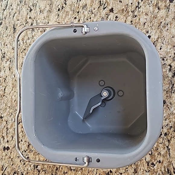 Toastmaster Model 1194 Breadmaker Doughmaker PAN & PADDLE replacement - Picture 1 of 10